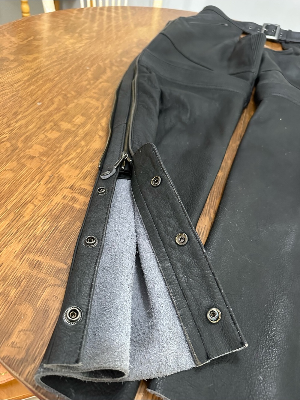 Harley Davidson Deluxe Leather Chaps (Men’s) - Picture 4 of 16